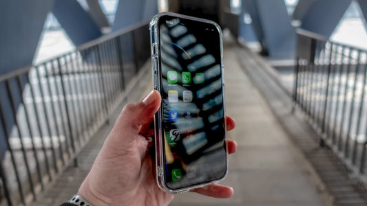 Privacy screen protectors for your phone: how they work and how to choose the best one for you